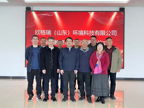 �����x�ٰܴl(f��)չ У������V��ƪ ����������˾ƸՈ������ͨ��W(xu��)��ƽ��ړ�(d��n)�θ߼��